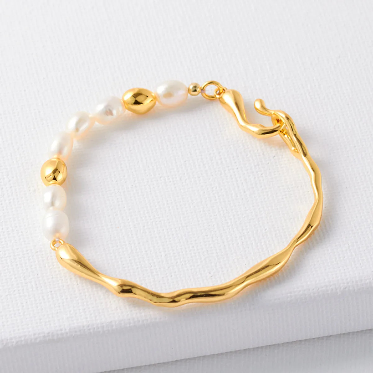 jade bracelets for women-Elegant Irregular Freshwater Pearl Brass 18K Gold Plated In Bulk