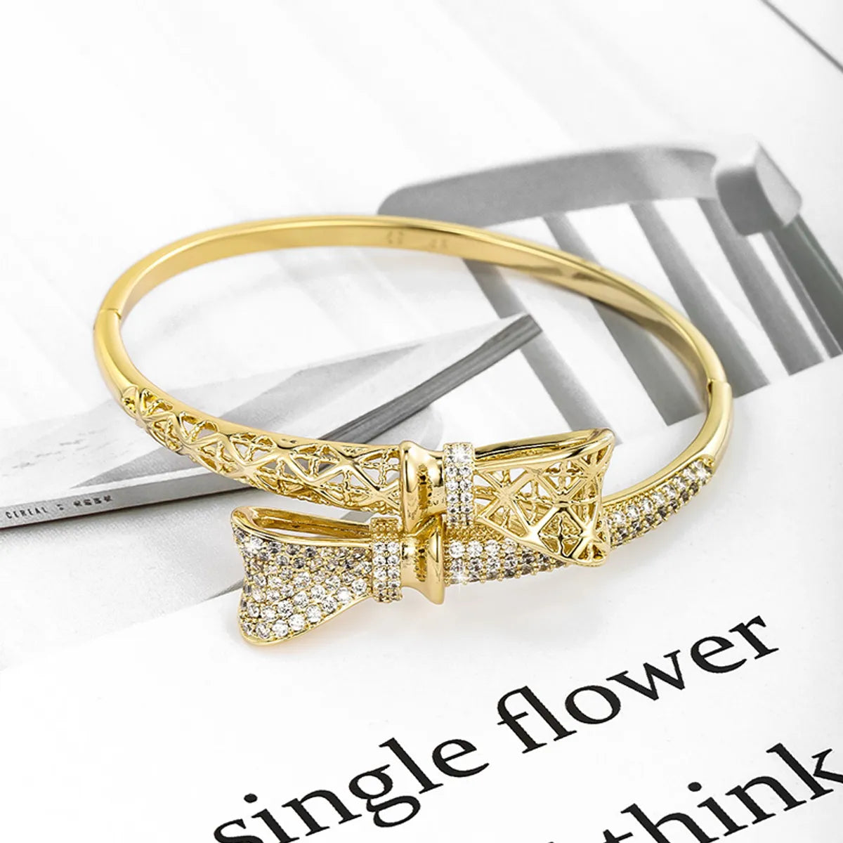 gold charm bracelets for women-Xuping Shiny Bow Knot Alloy Plating Inlay Artificial Gemstones 14k Gold Plated Women'S Bangle