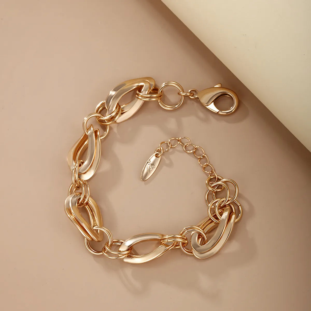 trendy bracelets for women-Elegant Xuping Simple Style Geometric 18k Gold Plated Alloy Copper Wholesale Bracelets