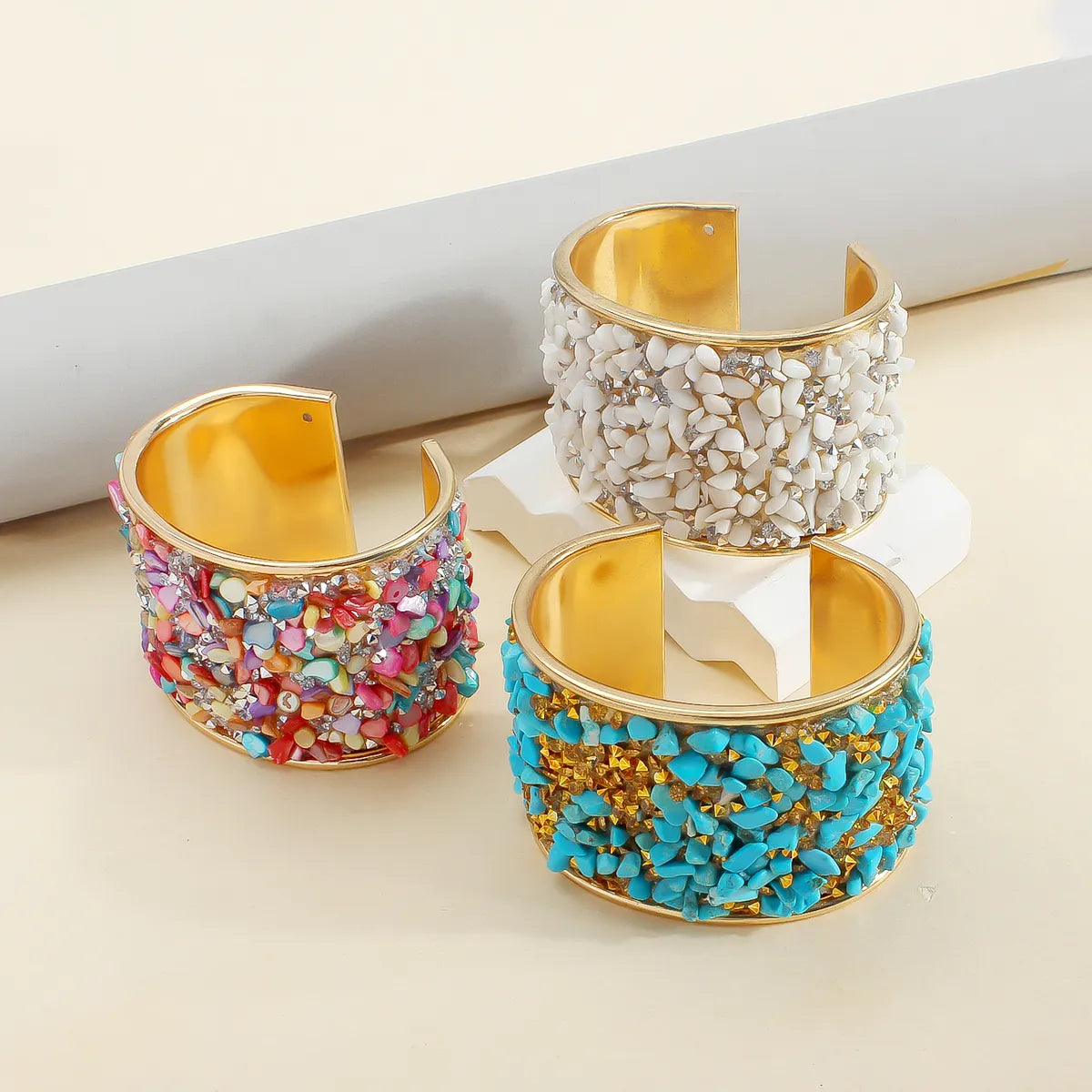 gold plated bangles for women-Casual Exaggerated Bohemian Ditsy Floral Alloy Gravel Wholesale Cuff Bracelets