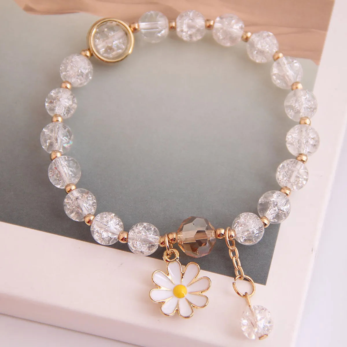 pearl bracelets for women-Korean Fashion Simple Small Daisy Pendant Crystal Beads  Bracelet Wholesale Nihaojewelry